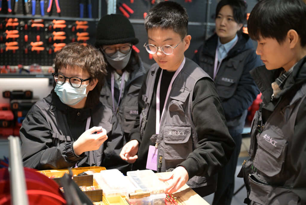 IWISS&木兰女工|当工具遇上“她力量”！解锁电力行业的 “柔与刚”