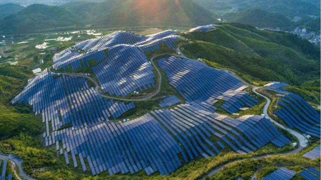 政策+市场双轮驱动,光伏行业转折点出现