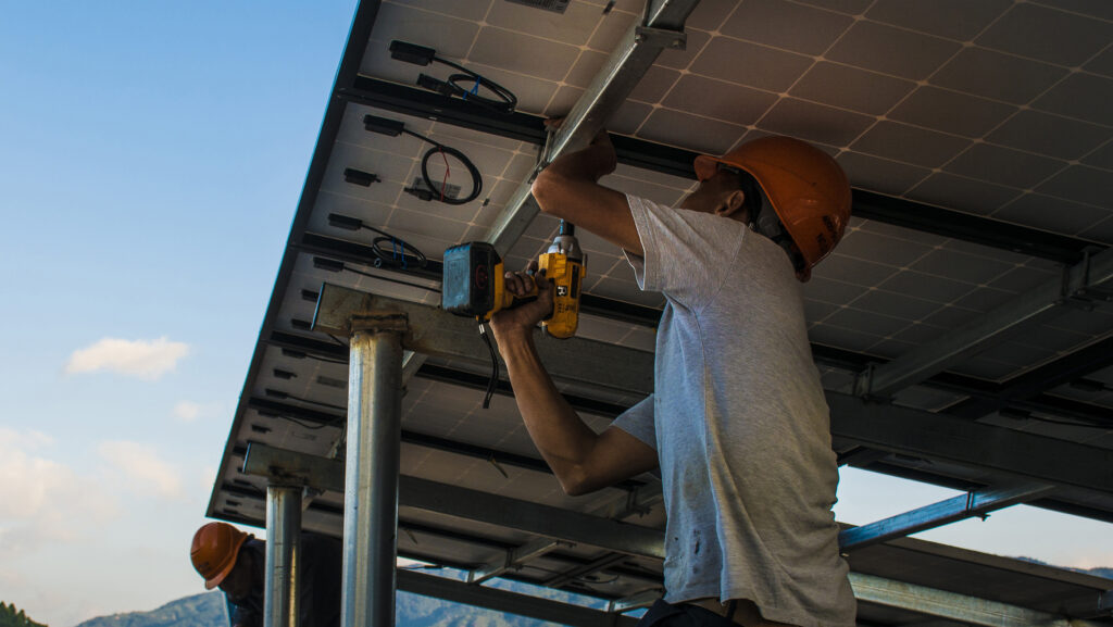 政策+市场双轮驱动,光伏行业转折点出现