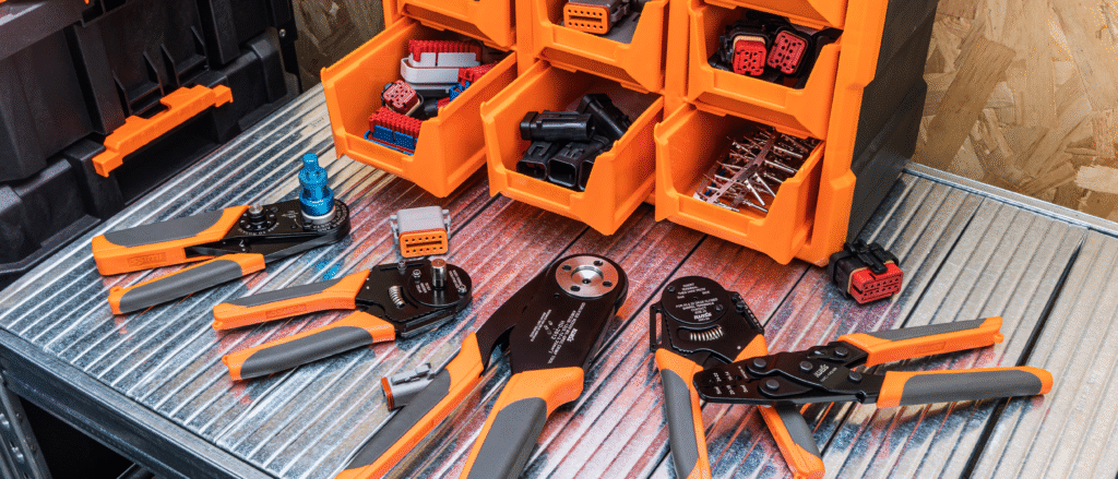 小鹏IRON发布，当人形机器人学会“猫步”，我们的工具如何迈向新时代？